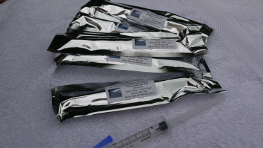 2 Syringes 17.5% Peroxide Syringe 3ml -No Dam Required New Formula - Image 2